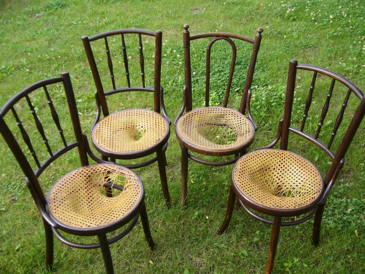 javításra váró thonet székek